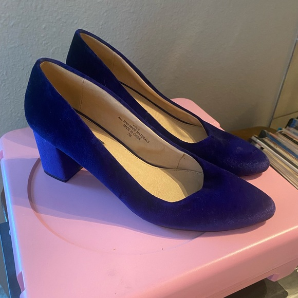 Eloquii Navy Anna block heel pump velvet 7W - Picture 6 of 7